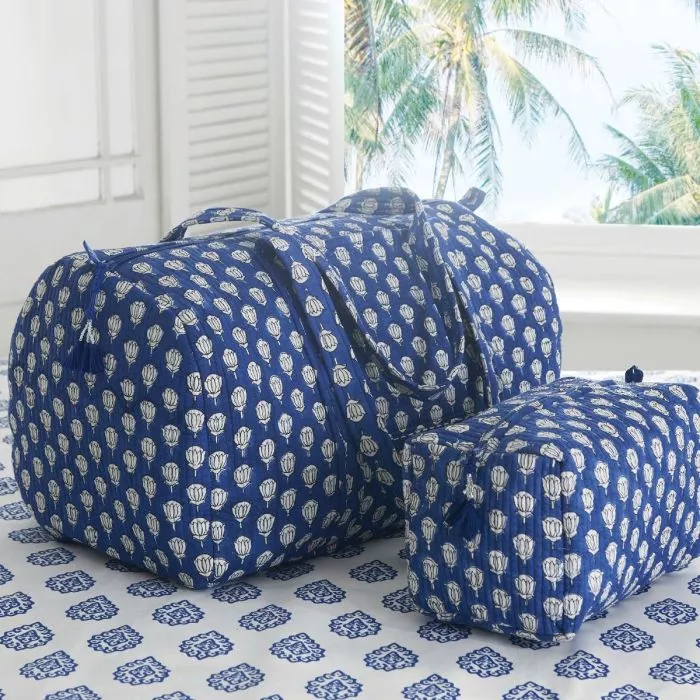Weekend &amp; Wash Bags Blue Flowers